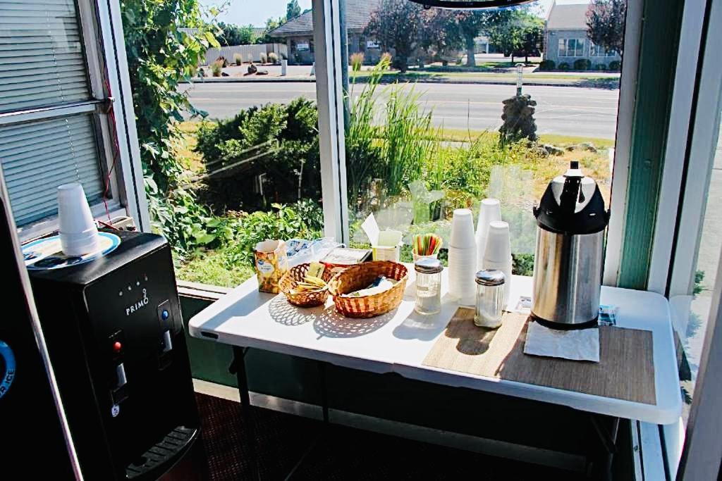 Sage N Sand Motel 모세스레이크 외부 사진